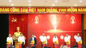 Tổng Bí thư Tô Lâm, Thủ tướng Chính phủ Phạm Minh Chính, Thường trực Ban Bí thư Trần Cẩm Tú cùng các đồng chí lãnh đạo thực hiện nghi thức nhấn nút khai trương 3 nền tảng số phục vụ triển khai Nghị quyết 57-NQ/TW