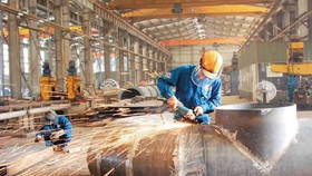 Doanh nghiệp Việt gia cố sức bền tài chính trước nỗi lo bất ổn thương mại toàn cầu