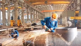 Doanh nghiệp Việt gia cố sức bền tài chính trước nỗi lo bất ổn thương mại toàn cầu