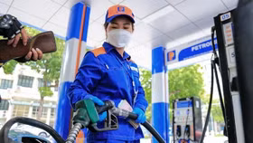 Giá xăng giảm lần thứ 3 liên tiếp