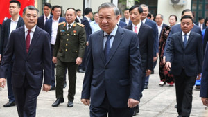 Sáng 15/3, các đồng chí lãnh đạo Đảng, Nhà nước thực hiện quyền cử tri