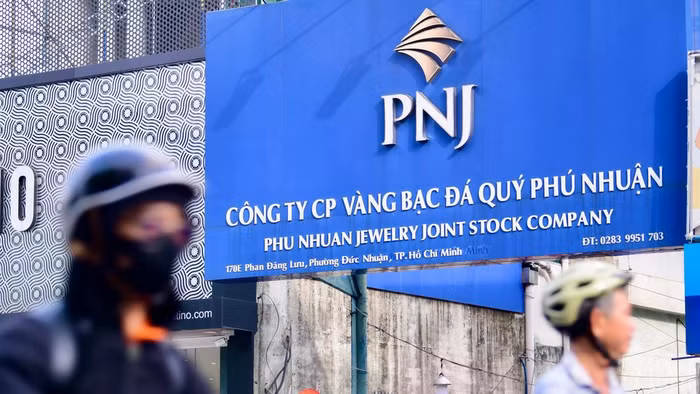 Đại hội đồng cổ đông bất thường PNJ: Dự kiến đóng cửa 30 cửa hàng kém hiệu quả, chào bán riêng lẻ 550 triệu cổ phiếu