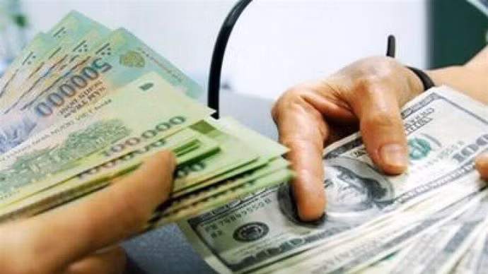 Tỷ giá USD/VND hôm nay ngày 26/10: Giá USD trong nước tăng mạnh