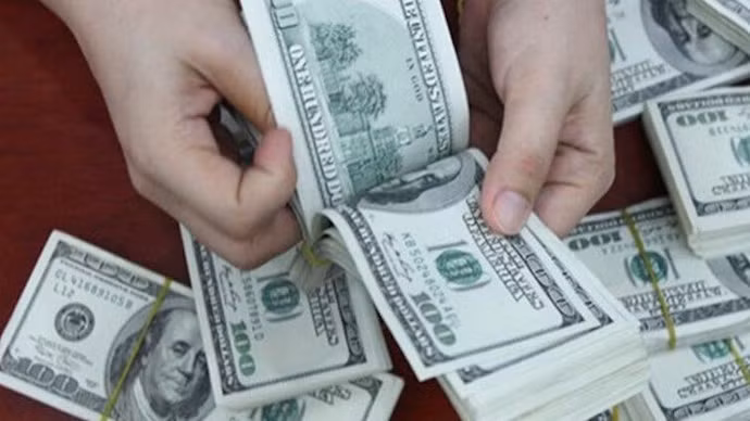Tỷ giá USD/VND hôm nay ngày 30/10: Tỷ giá trung tâm giảm, USD ngân hàng biến động trái chiều