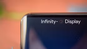 Huawei là hãng đầu tiên tung ra smartphone có “nốt ruồi”?