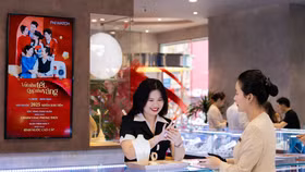 Vàng trong nước tiếp tục đi ngang, giá vàng SJC có mức 141,7 triệu đồng/lượng